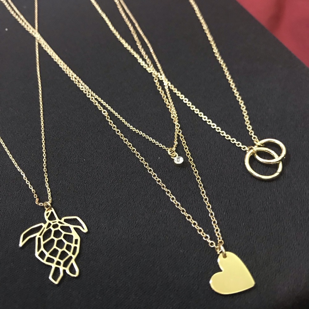 Set of 3 super cute and dainty necklaces!